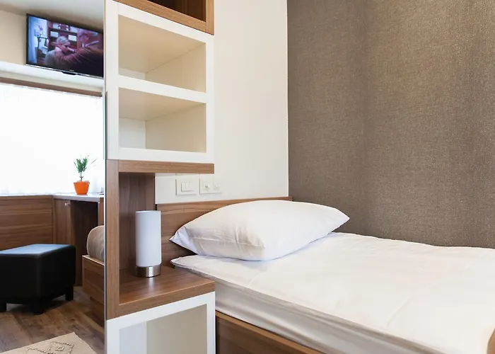 فندق Pomaranca 3*