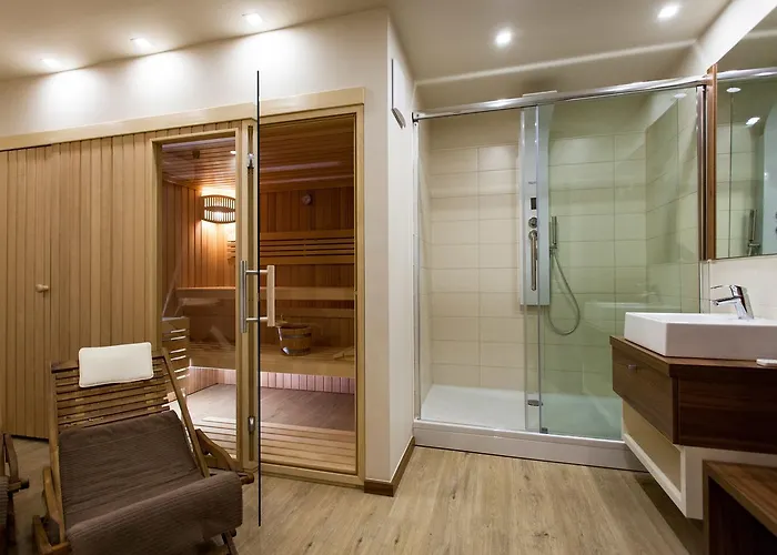 فندق Pomaranca 3*